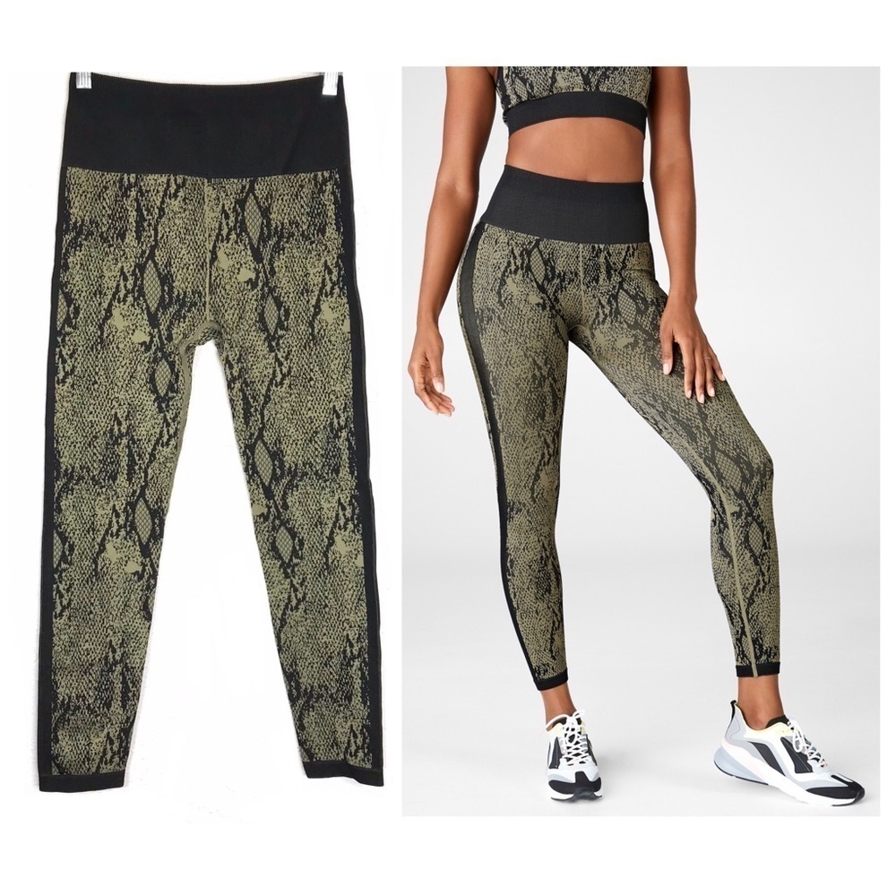 Fabletics High-Waisted Seamless Snakeskin Print 7/8 Leggings Size Medium